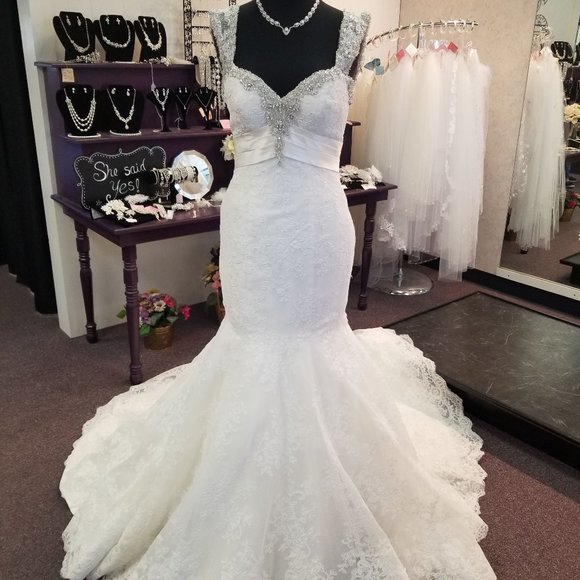 Mary's C7945 Size 6 Ivory Bridal/Wedding Gown - Picture 3 of 4